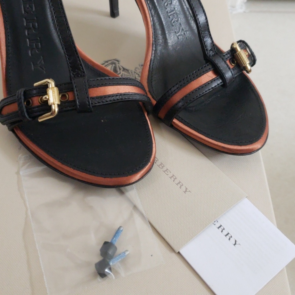 Sandals - Picture 2 of 8